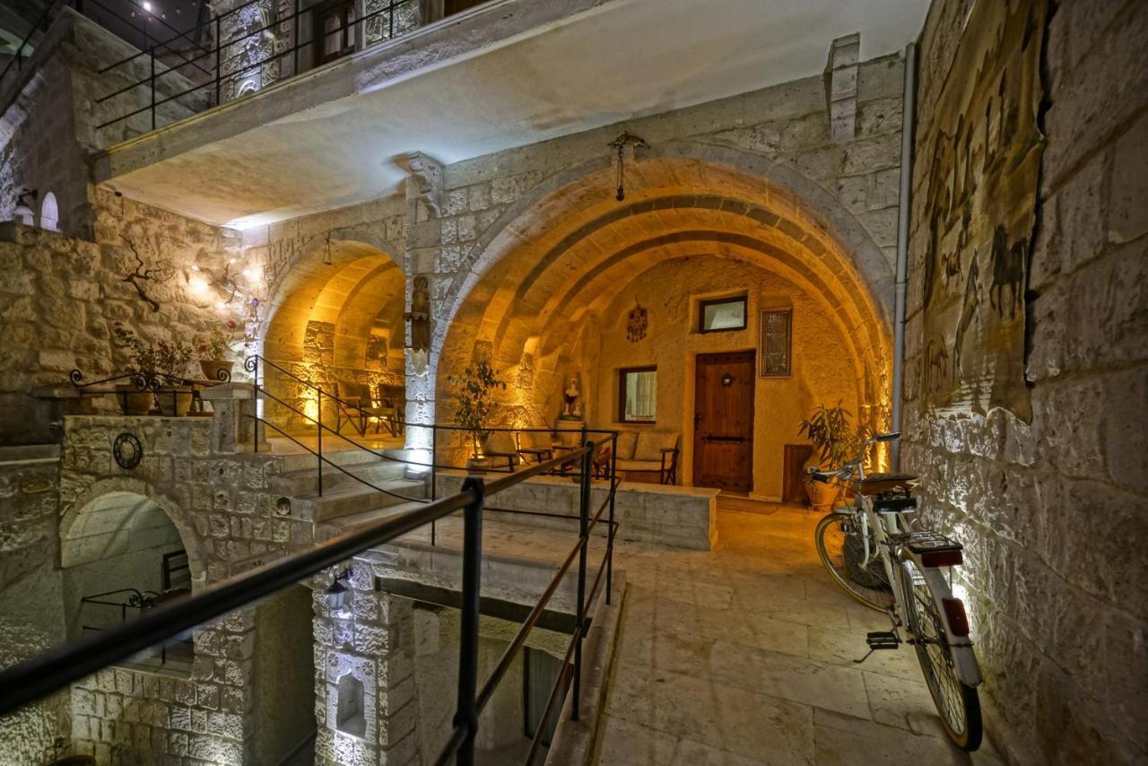 Risus Cave Hotel 2*